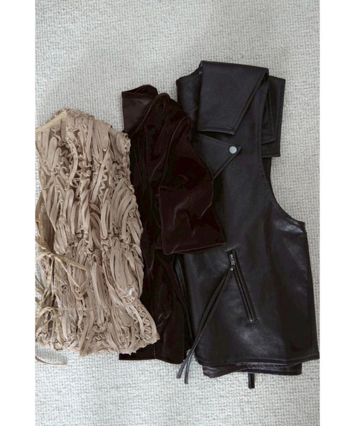 TRUNC（トランクエイティーエイト）の「Sailor Collar Eco Leather Gilet（ベスト・レディース・ブラック/ブラウン・FREE）」の5枚目の写真