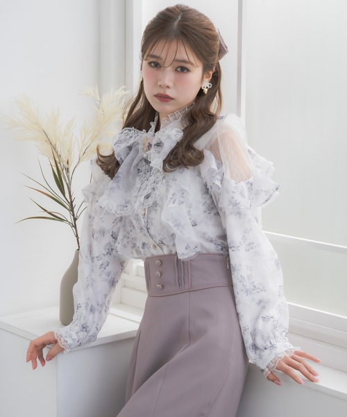 couture BY ROJITA（クチュールバイロジータ）の「肩レーシーフリルブラウス（シャツ/ブラウス・レディース・ブラック/マルチ/ホワイト・FREE）」の4枚目の写真