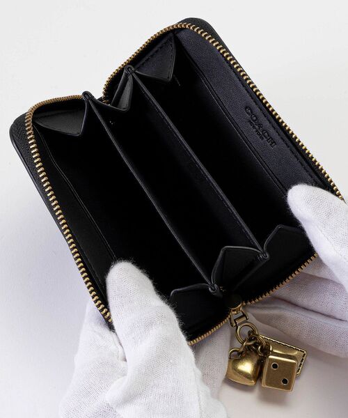 エッセンシャル スモール ジップ アラウンド ウォレット・チャーム