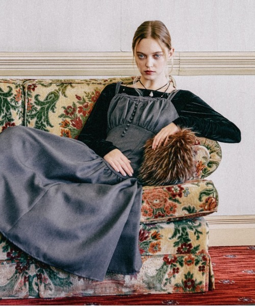 mysty woman(ミスティウーマン)の「レース付きギャザーキャミワンピース 605518(ワンピース・レディース・モカ/チャコールグレー/ブラック・FREE)」の3枚目の写真