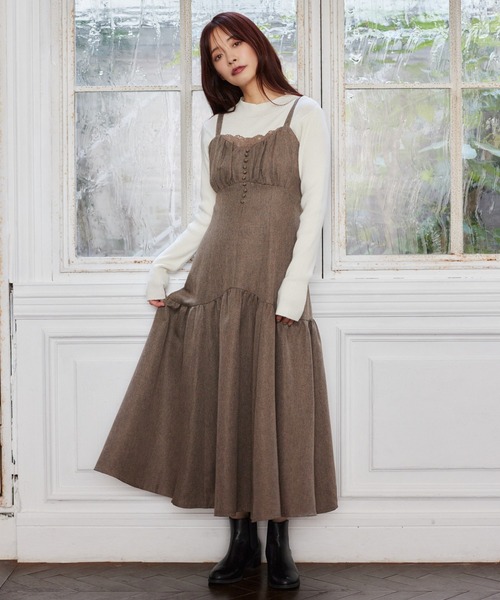 mysty woman(ミスティウーマン)の「レース付きギャザーキャミワンピース 605518(ワンピース・レディース・モカ/チャコールグレー/ブラック・FREE)」の1枚目の写真