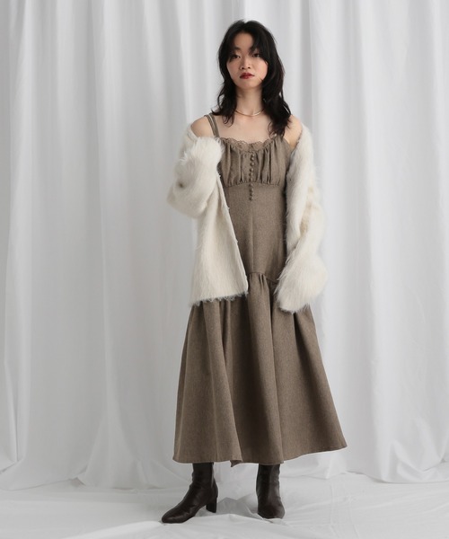 mysty woman(ミスティウーマン)の「レース付きギャザーキャミワンピース 605518(ワンピース・レディース・モカ/チャコールグレー/ブラック・FREE)」の4枚目の写真