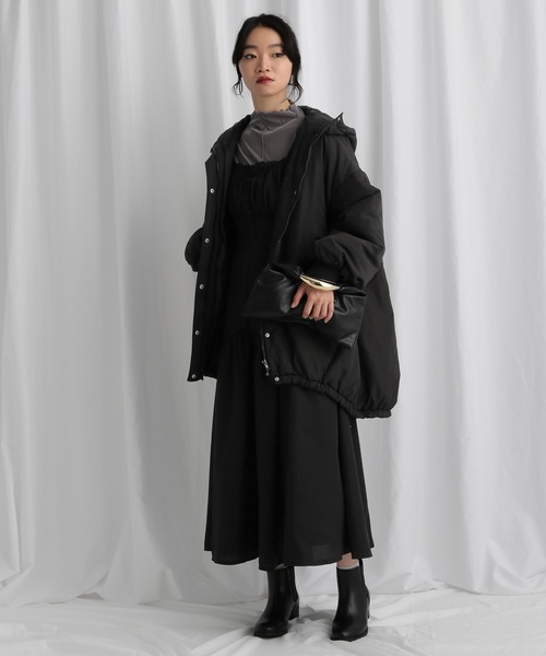 mysty woman(ミスティウーマン)の「レース付きギャザーキャミワンピース 605518(ワンピース・レディース・モカ/チャコールグレー/ブラック・FREE)」の7枚目の写真