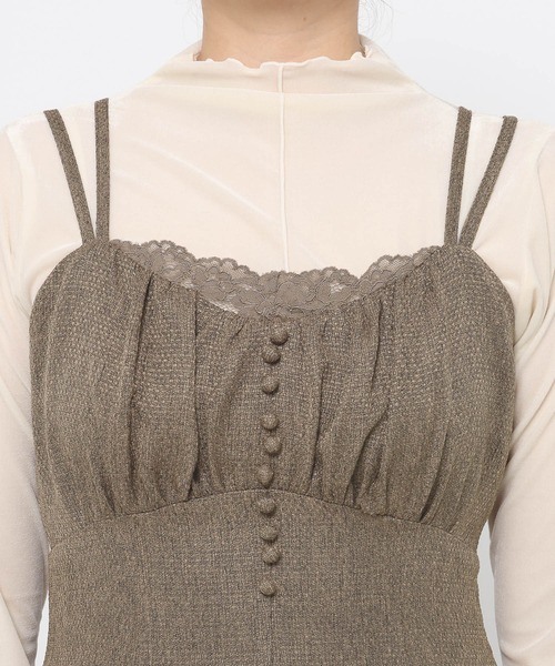 mysty woman(ミスティウーマン)の「レース付きギャザーキャミワンピース 605518(ワンピース・レディース・モカ/チャコールグレー/ブラック・FREE)」の13枚目の写真