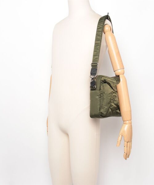 A BATHING APE(アベイシングエイプ)の「PADDED SHOULDER BAG(ショルダーバッグ・メンズ・ブラック/オリーブ・FREE)」の14枚目の写真