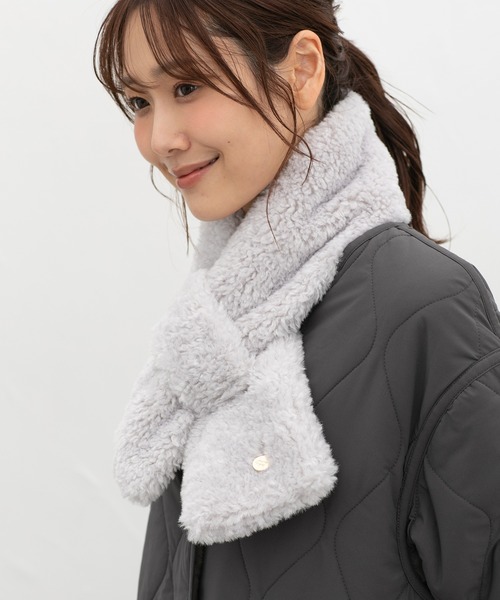 Honeys(ハニーズ)の「プレート付ティペット(マフラー・レディース・アイボリー/ライトブラウン/チャコール/ライトグレー・FREE)」の6枚目の写真
