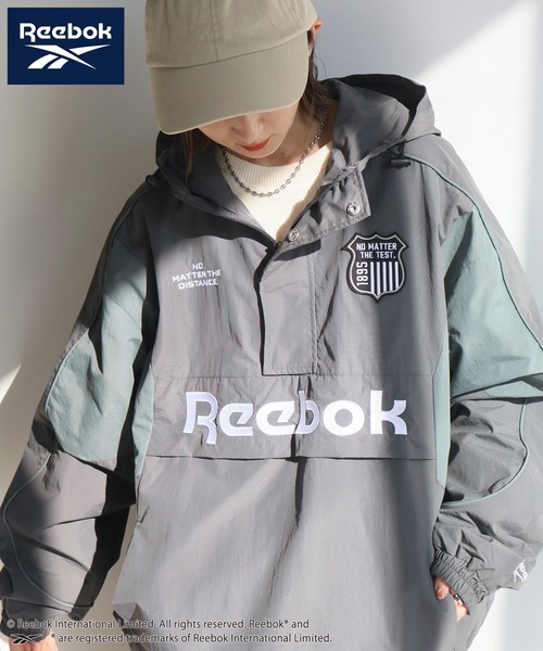 Reebok（リーボック）の「【Reebok/リーボック】バイカラー デザイン エンブレム ロゴ アノラック パーカー（パーカー・メンズ・アイボリー/ダークグレー/ネイビー/ダークブラウン・M/L/LL）」の2枚目の写真