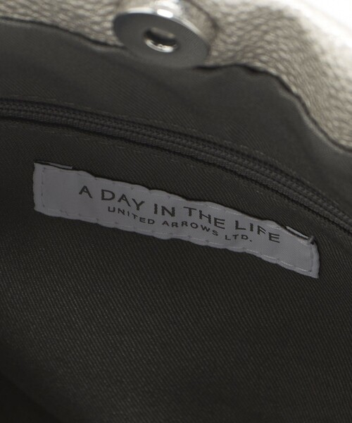 A DAY IN THE LIFE UNITED ARROWS(アデイインザライフユナイテッドアローズ)の「レザーライク 2WAY ミニトート <A DAY IN THE LIFE>(トートバッグ・レディース・ブラック/その他2/コバルトブルー・FREE)」の12枚目の写真