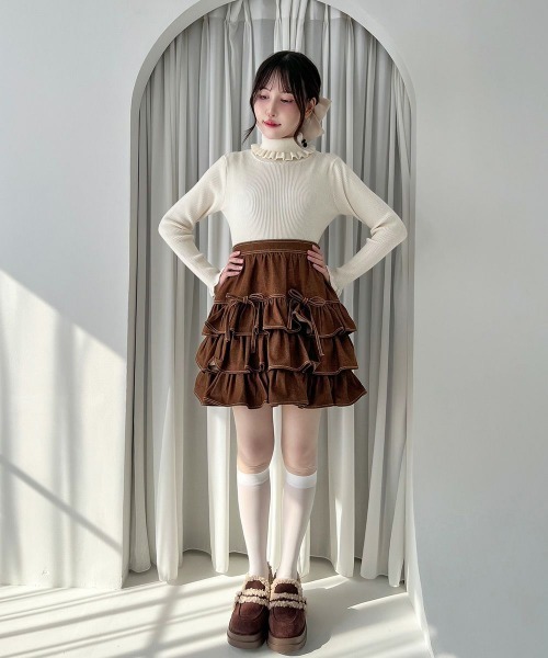 F i.n.t(フィント)の「釦付きフリルリブタートル(ニット/セーター・レディース・ブラック/オフホワイト/チェリーレッド/グリーン・FREE)」の22枚目の写真