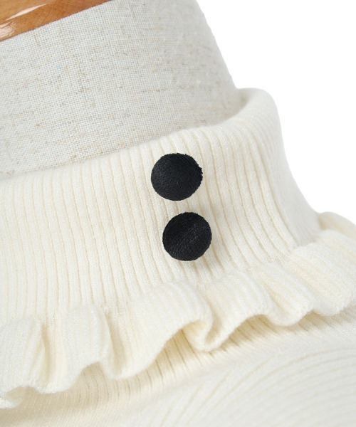 F i.n.t(フィント)の「釦付きフリルリブタートル(ニット/セーター・レディース・ブラック/オフホワイト/チェリーレッド/グリーン・FREE)」の21枚目の写真