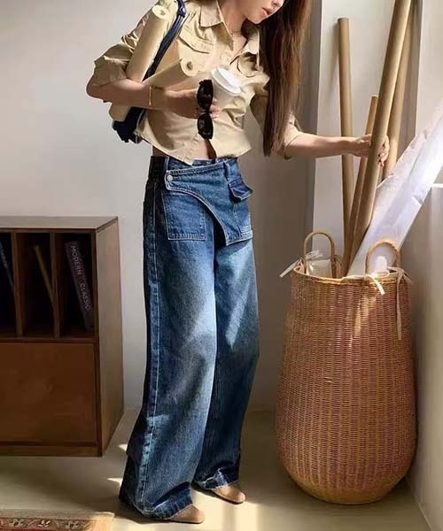 gossip!ロサンゼルス(ゴシップロサンゼルス)の「Y2K エプロンデザイン バレルレッグデニムパンツ(デニムパンツ・レディース・ブルー・M/L)」の2枚目の写真