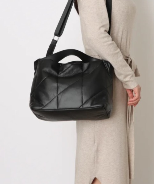 CACHELLIE(カシェリエ)の「STITCH 2WAY TOTE(ショルダーバッグ・レディース・ブラック/シルバー・FREE)」の3枚目の写真