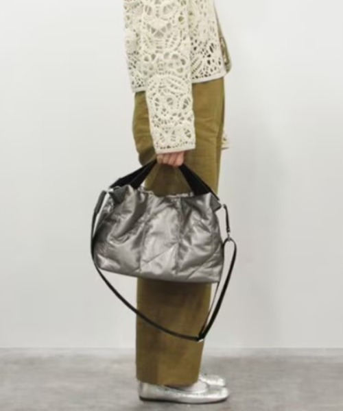 CACHELLIE(カシェリエ)の「STITCH 2WAY TOTE(ショルダーバッグ・レディース・ブラック/シルバー・FREE)」の8枚目の写真