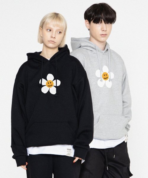 GRAVER（グレーバー）の「[UNISEX]ビッグフラワードットフードティー_ブラック（パーカー・レディース・ブラック・SMALL/MEDIUM/LARGE）」の2枚目の写真