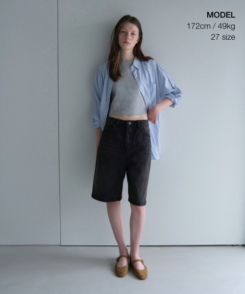 MUSINSA STANDARD WOMAN（ムシンサスタンダードウーマン）の「ウィメンズワイドデニムショーツ[ウォッシュドブラック]（デニムパンツ・レディース・その他・30/24/25/26/27/28/29）」の2枚目の写真