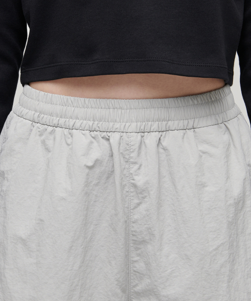 MUSINSA STANDARD WOMAN（ムシンサスタンダードウーマン）の「ウィメンズナイロンバンディングショーツ[アッシュグレー]（その他パンツ・レディース・その他・30/24/26/28）」の4枚目の写真