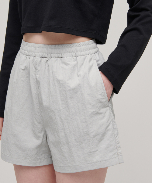 MUSINSA STANDARD WOMAN（ムシンサスタンダードウーマン）の「ウィメンズナイロンバンディングショーツ[アッシュグレー]（その他パンツ・レディース・その他・30/24/26/28）」の6枚目の写真