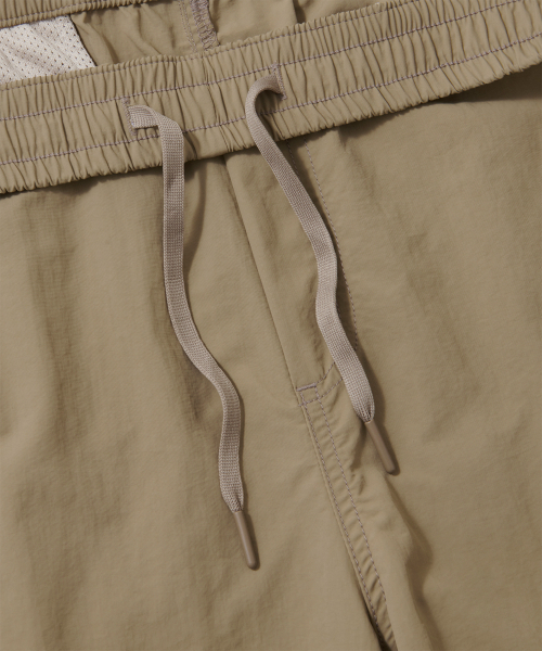 MUSINSA STANDARD（ムシンサスタンダード）の「ナイロンバンディングショーツ_7.5インチ [ベージュ]（その他パンツ・メンズ・その他・26）」の6枚目の写真