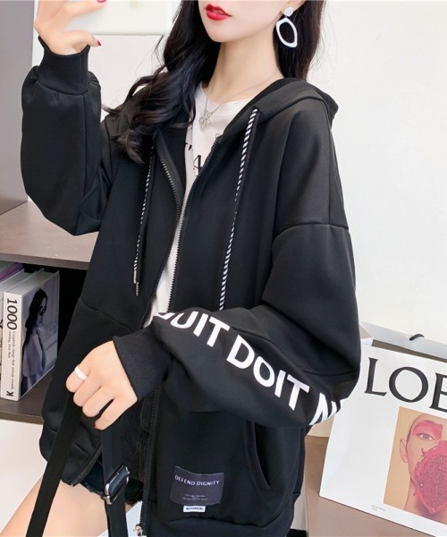 LETee(レティー)の「袖ロゴ切替ジップパーカー(パーカー・レディース・ブラック/グレー・FREE)」の18枚目の写真