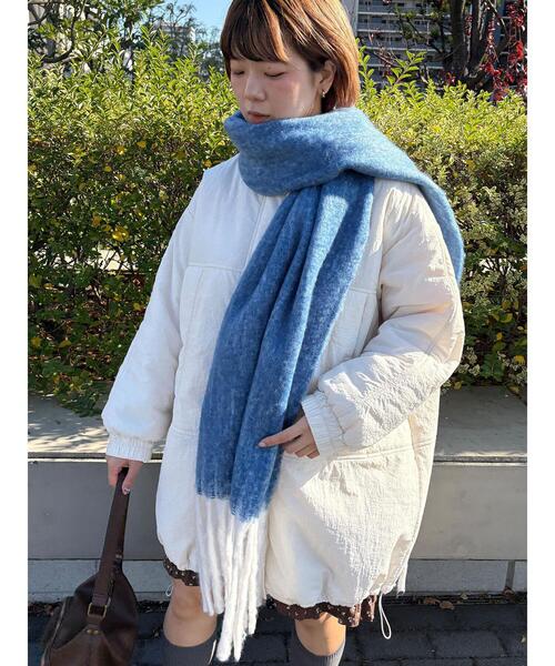 ehka sopo（エヘカソポ）の「ふわもこマフラー太フリンジシャンブレー無地（ストール/ショール・レディース・グリーン/ベージュ/ブルー・F）」の6枚目の写真