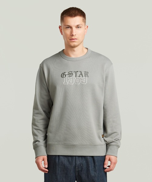 G-STAR(ジースター)の「1989 Graphic Sweater/グラフィックロゴスウェット/トレーナー(スウェット・メンズ・グレー/ダークブラック・LARGE/X-LARGE/MEDIUM/SMALL/X-SMALL)」の1枚目の写真