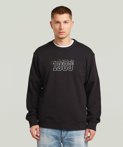 G-STAR(ジースター)の「1989 Graphic Sweater/グラフィックロゴスウェット/トレーナー(スウェット・メンズ・グレー/ダークブラック・LARGE/X-LARGE/MEDIUM/SMALL/X-SMALL)」の2枚目の写真