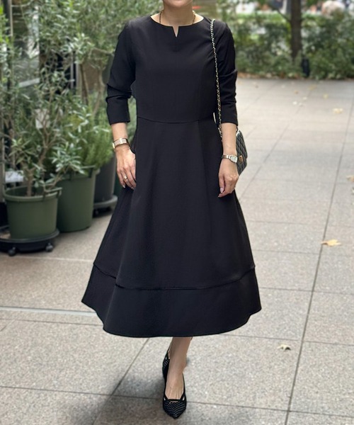 ST.ROONEY(セントルーニー)の「キーネックフレアワンピース【低身長・小柄女性向け】(ワンピース・レディース・ネイビー/ブラック・XS)」の4枚目の写真