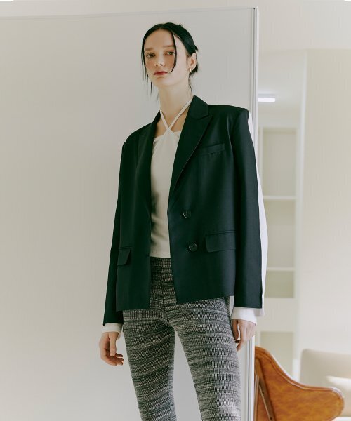 ETMON(エトモン)の「Half Shirt Jacket Black(テーラードジャケット・レディース・その他・FREE)」の2枚目の写真