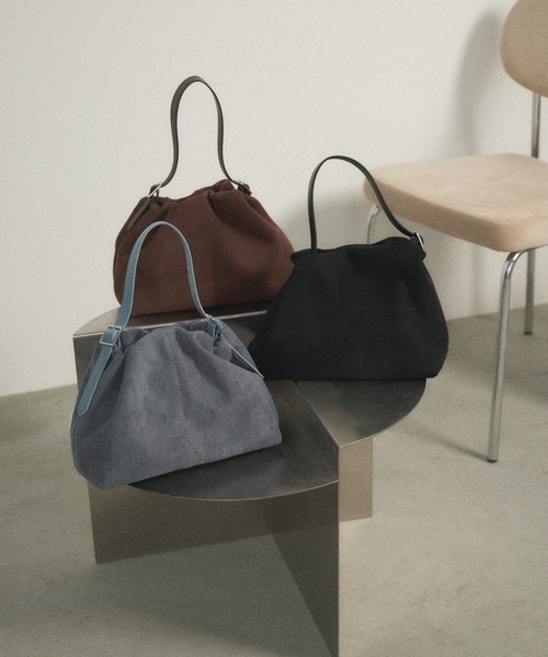 Shelly island（シェリーアイランド）の「スウェードギャザーバッグ（ショルダーバッグ・レディース・ブルー/ブラック/ブラウン・FREE）」の2枚目の写真