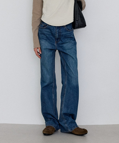 ROIROI(ロイロイ)の「ストレートエッセンシャルデニムパンツ-ブルー(デニムパンツ・レディース・その他・SMALL/MEDIUM)」の1枚目の写真