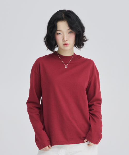 AWESOME STUDIO（オーサムスタジオ）の「モックネックボーイクロップフィット長袖Tシャツバーガンディ（Tシャツ/カットソー・レディース・バーガンディー・MEDIUM/LARGE/X-LARGE）」の10枚目の写真
