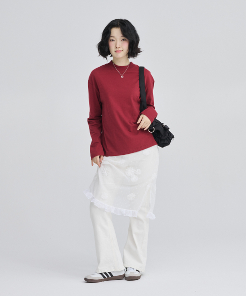 AWESOME STUDIO（オーサムスタジオ）の「モックネックボーイクロップフィット長袖Tシャツバーガンディ（Tシャツ/カットソー・レディース・バーガンディー・MEDIUM/LARGE/X-LARGE）」の5枚目の写真