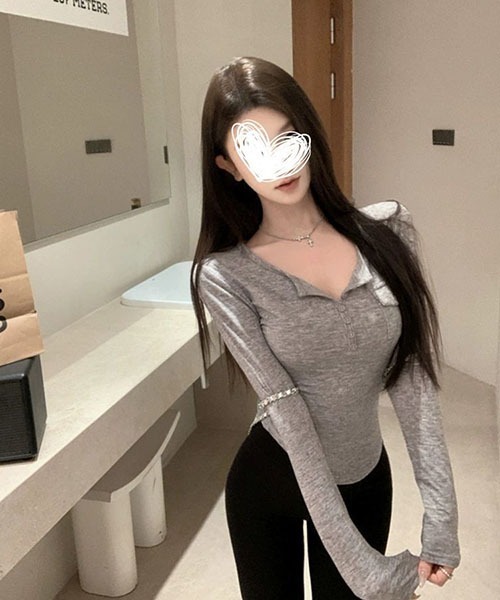 gossip!ロサンゼルス(ゴシップロサンゼルス)の「ヘンリーネック 前ボタン 胸ポケット カーブヘム ロングスリーブ T シャツ レディース スリムフィット 3色展開(Tシャツ/カットソー・レディース・グレー/ブラック/ホワイト・M)」の7枚目の写真