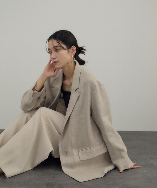 SALON adam et rope'(サロン アダム エ ロペ)の「リネンドンゴロスジャケット/セットアップ対応(テーラードジャケット・レディース・ブラック/ベージュ・M/S)」の2枚目の写真