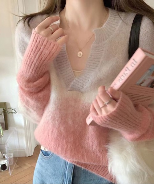 CHUL（チュル）の「ふわふわグラデーションニット／Vネック／フェミニンカラー（ニット/セーター・レディース・ピンク・X-SMALL/SMALL/MEDIUM）」の4枚目の写真