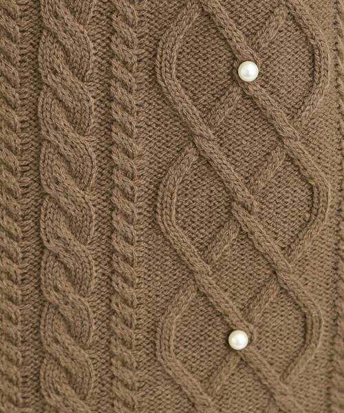 DRESKIP（ドレスキップ）の「【洗濯機可/S-LL】フェイクパールで上品見え ケーブルニット（ニット/セーター・レディース・ブラウン系/ブルー系その他/グレー・04/03/02/01）」の9枚目の写真