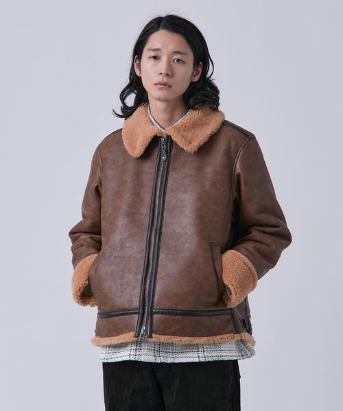 B.C STOCK（ベーセーストック）の「スムースフェイクムートン B-3 フライトジャケット（ブルゾン・メンズ・ブラウン/ブラック・MEDIUM/LARGE）」の2枚目の写真