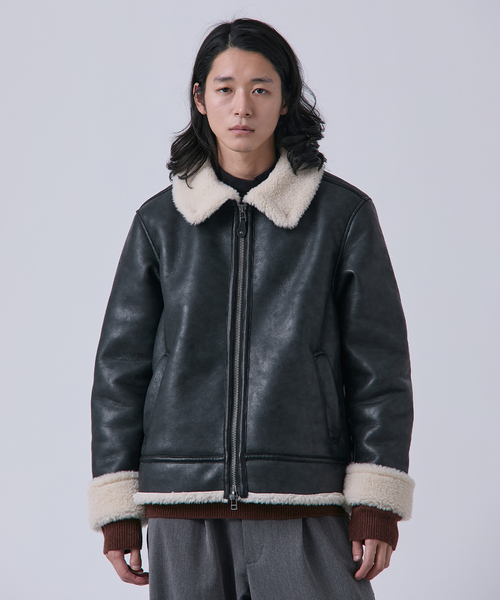 B.C STOCK（ベーセーストック）の「スムースフェイクムートン B-3 フライトジャケット（ブルゾン・メンズ・ブラウン/ブラック・MEDIUM/LARGE）」の4枚目の写真
