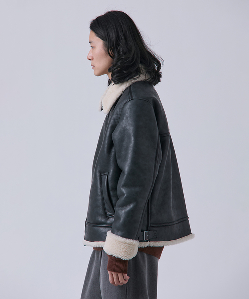 B.C STOCK（ベーセーストック）の「スムースフェイクムートン B-3 フライトジャケット（ブルゾン・メンズ・ブラウン/ブラック・MEDIUM/LARGE）」の5枚目の写真