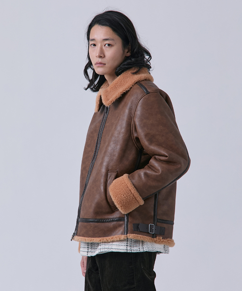 B.C STOCK（ベーセーストック）の「スムースフェイクムートン B-3 フライトジャケット（ブルゾン・メンズ・ブラウン/ブラック・MEDIUM/LARGE）」の9枚目の写真