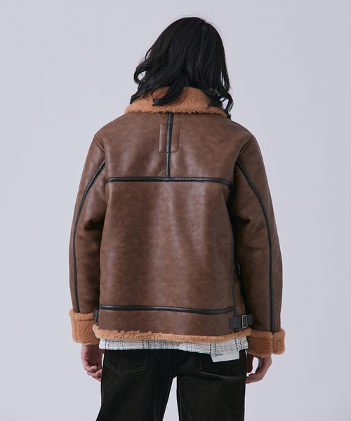 B.C STOCK（ベーセーストック）の「スムースフェイクムートン B-3 フライトジャケット（ブルゾン・メンズ・ブラウン/ブラック・MEDIUM/LARGE）」の10枚目の写真