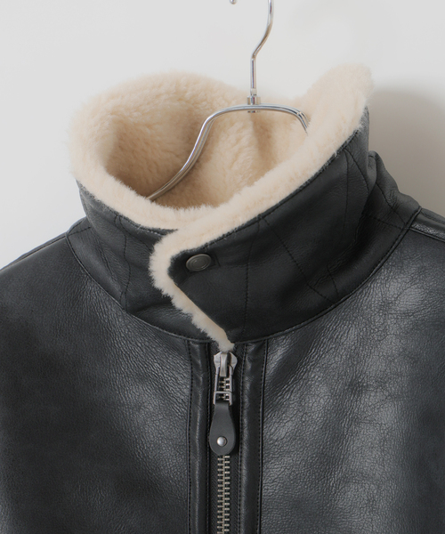 B.C STOCK（ベーセーストック）の「スムースフェイクムートン B-3 フライトジャケット（ブルゾン・メンズ・ブラウン/ブラック・MEDIUM/LARGE）」の22枚目の写真