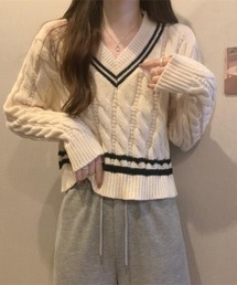 Vネックラインセーター