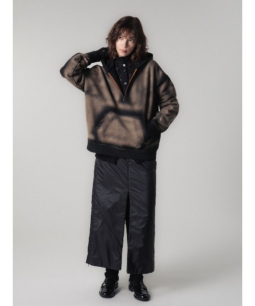 ELCHELE（エルチェレ）の「BLEACH DYE HALF ZIP HOODIE（スウェット・レディース・グレー/ブラック/ベージュ・36/38）」の5枚目の写真