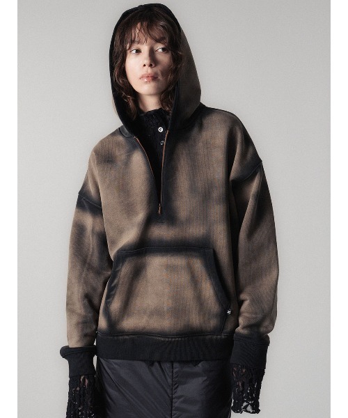 ELCHELE（エルチェレ）の「BLEACH DYE HALF ZIP HOODIE（スウェット・レディース・グレー/ブラック/ベージュ・36/38）」の7枚目の写真