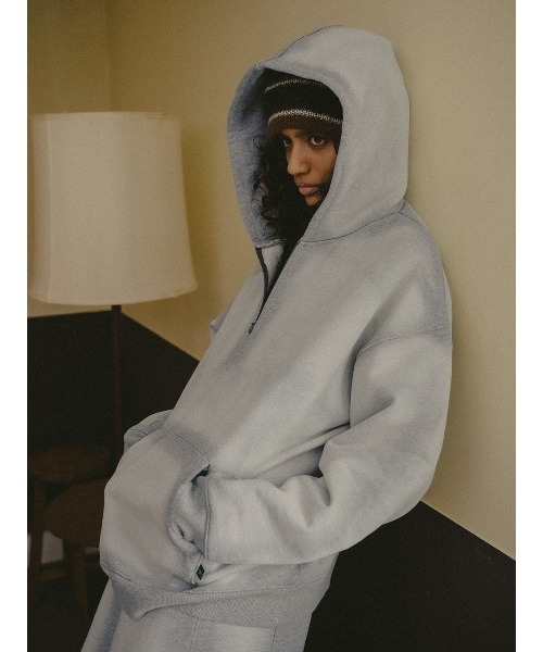 ELCHELE（エルチェレ）の「BLEACH DYE HALF ZIP HOODIE（スウェット・レディース・グレー/ブラック/ベージュ・36/38）」の12枚目の写真