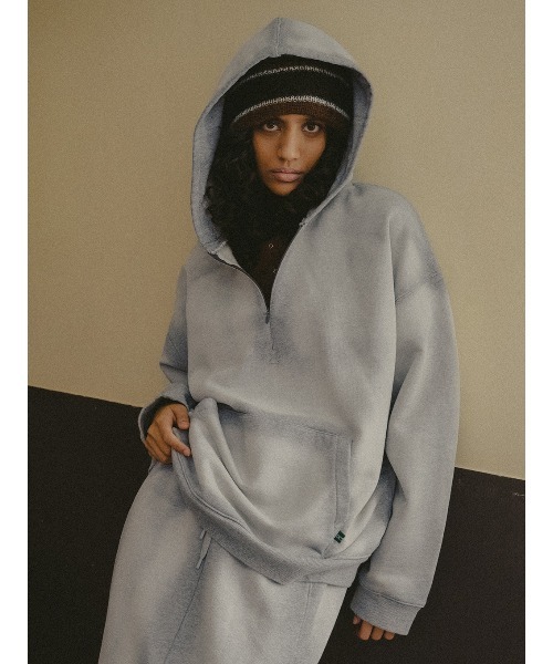 ELCHELE（エルチェレ）の「BLEACH DYE HALF ZIP HOODIE（スウェット・レディース・グレー/ブラック/ベージュ・36/38）」の11枚目の写真