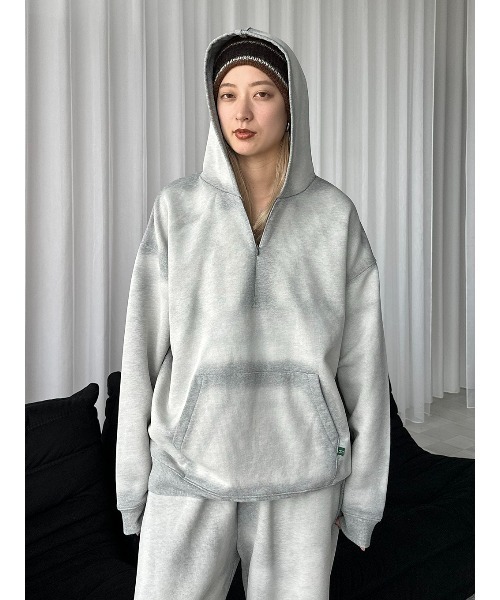 ELCHELE（エルチェレ）の「BLEACH DYE HALF ZIP HOODIE（スウェット・レディース・グレー/ブラック/ベージュ・36/38）」の20枚目の写真