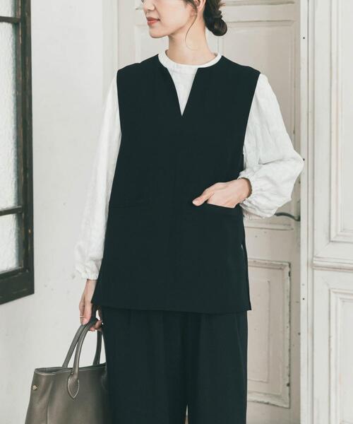 URBAN RESEARCH DOORS(アーバンリサーチドアーズ)の「スリットネックベスト(ベスト・レディース・ブラック・FREE)」の2枚目の写真
