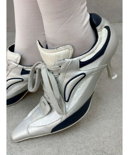 EVRIS(エヴリス)の「ポインテッドスニーカーヒール(パンプス・レディース・シルバー/ブラック/ピンク・MEDIUM/LARGE/SMALL)」の22枚目の写真